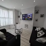 3Bed 2Bath House - Free Parking - Close To Everton & Liverpool Fc- Managed By Chique Properties Ltd