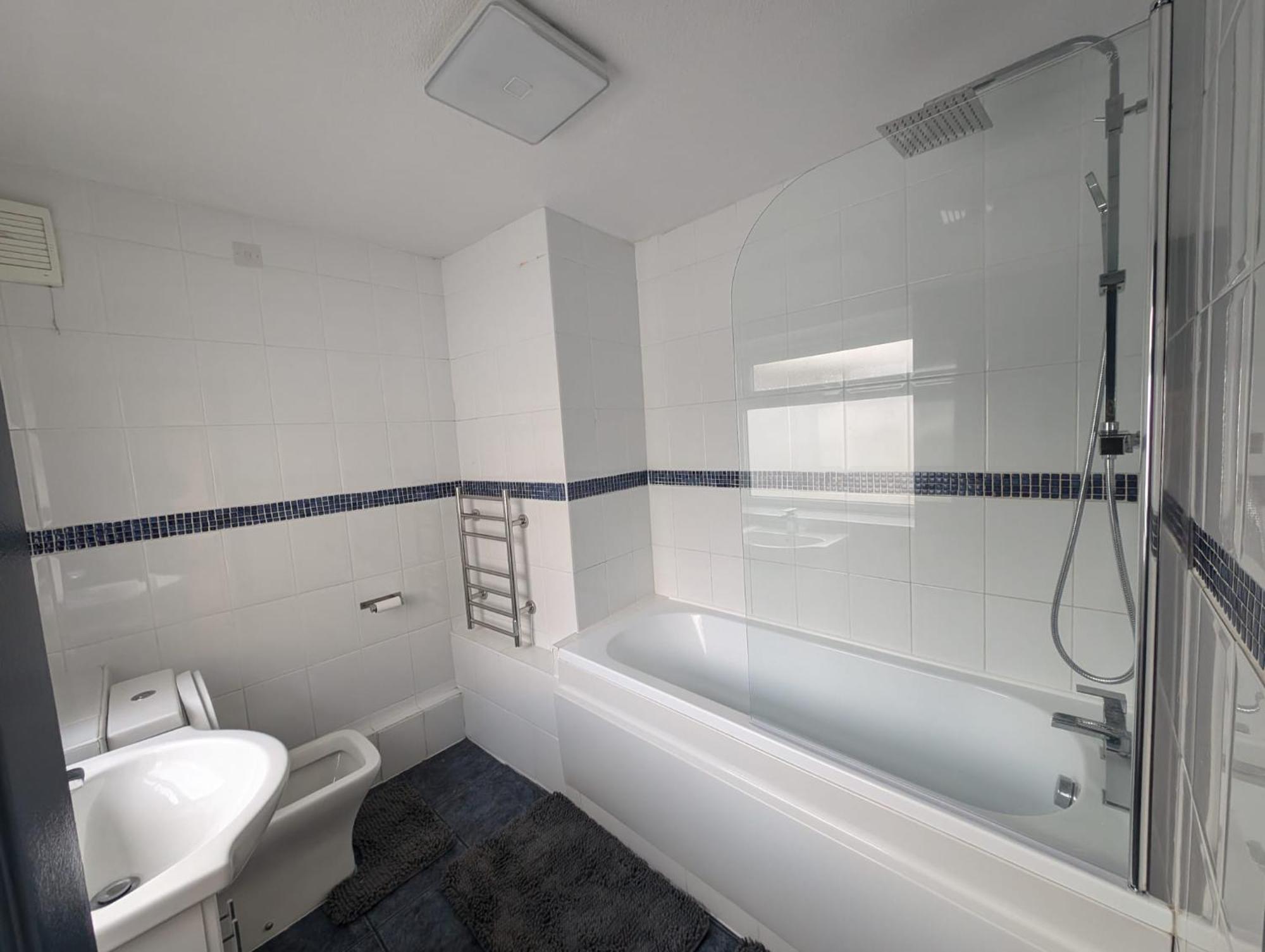 3bed 2bath House - Free Parking - Close To Everton & Fc- Managed By Chique Ltd Holiday home