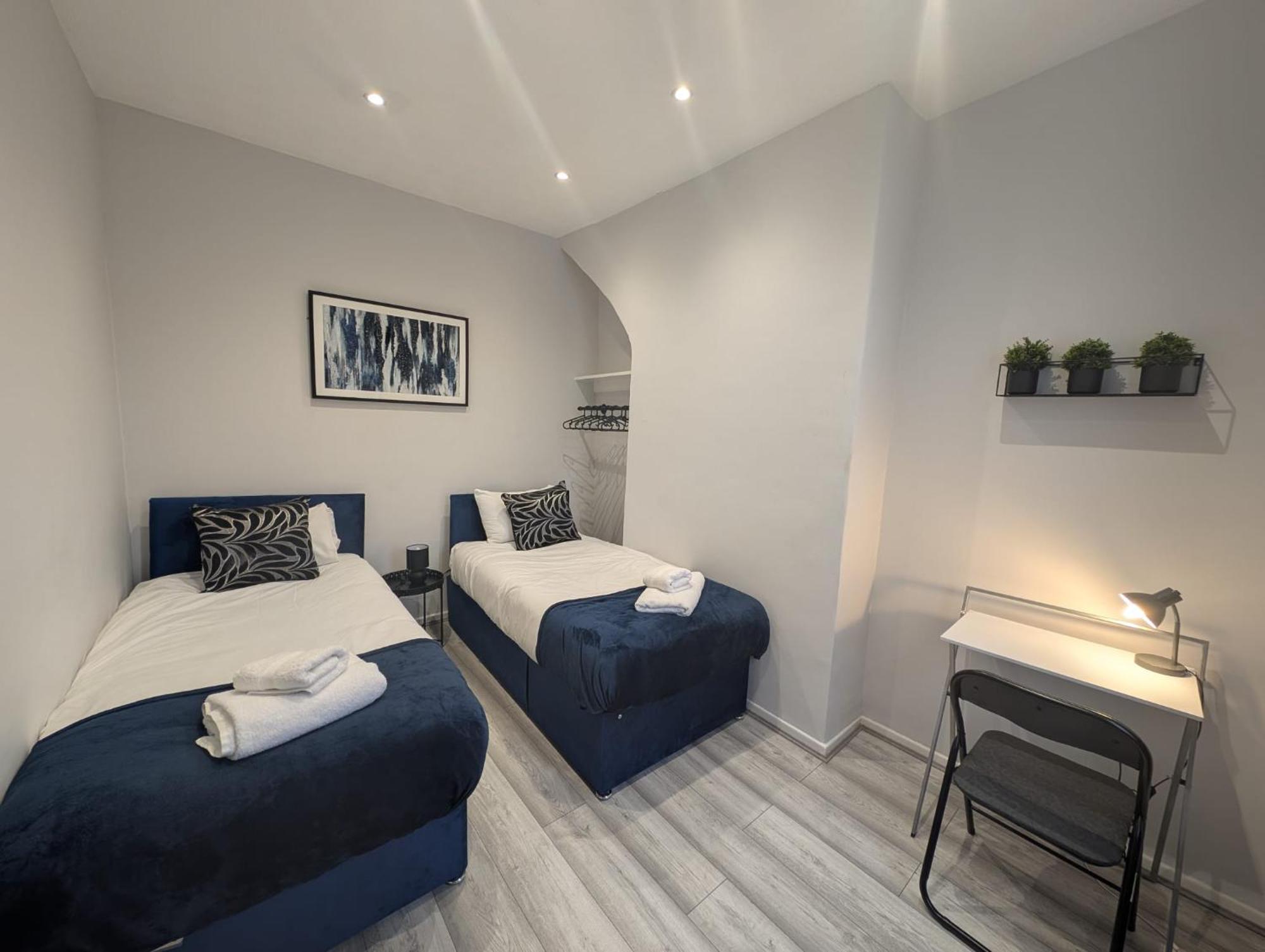 Holiday home 3bed 2bath House - Free Parking - Close To Everton & Fc- Managed By Chique Ltd Liverpool