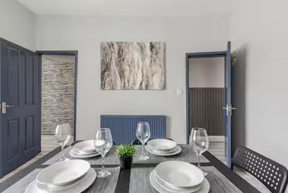 3bed 2bath House - Free Parking - Close To Everton & Fc- Managed By Chique Ltd Holiday home Liverpool