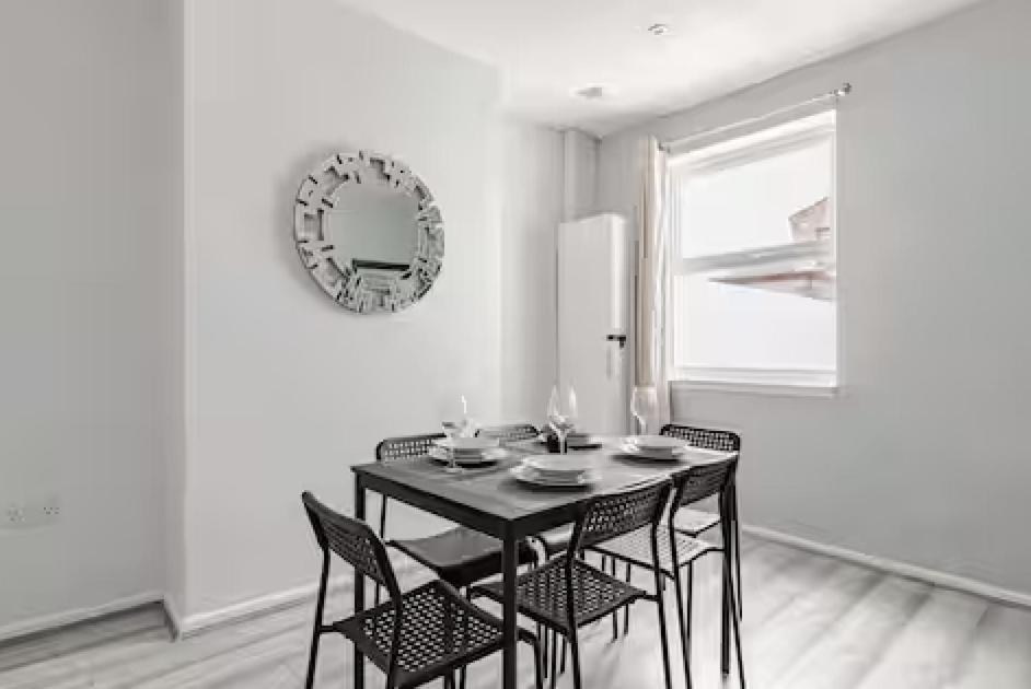 Holiday home 3bed 2bath House - Free Parking - Close To Everton & Fc- Managed By Chique Ltd Liverpool